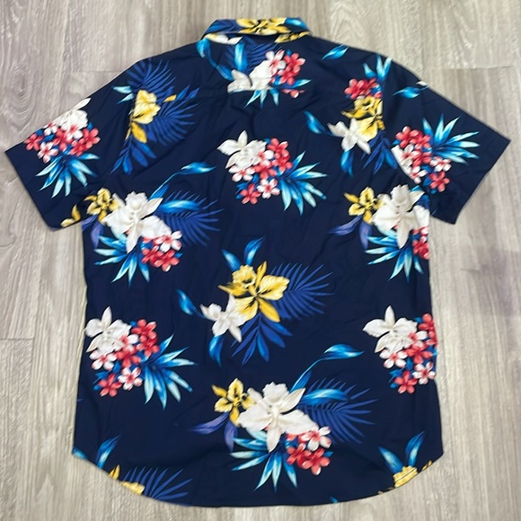 HOLLISTER short sleeve button up - Picture 3 of 3